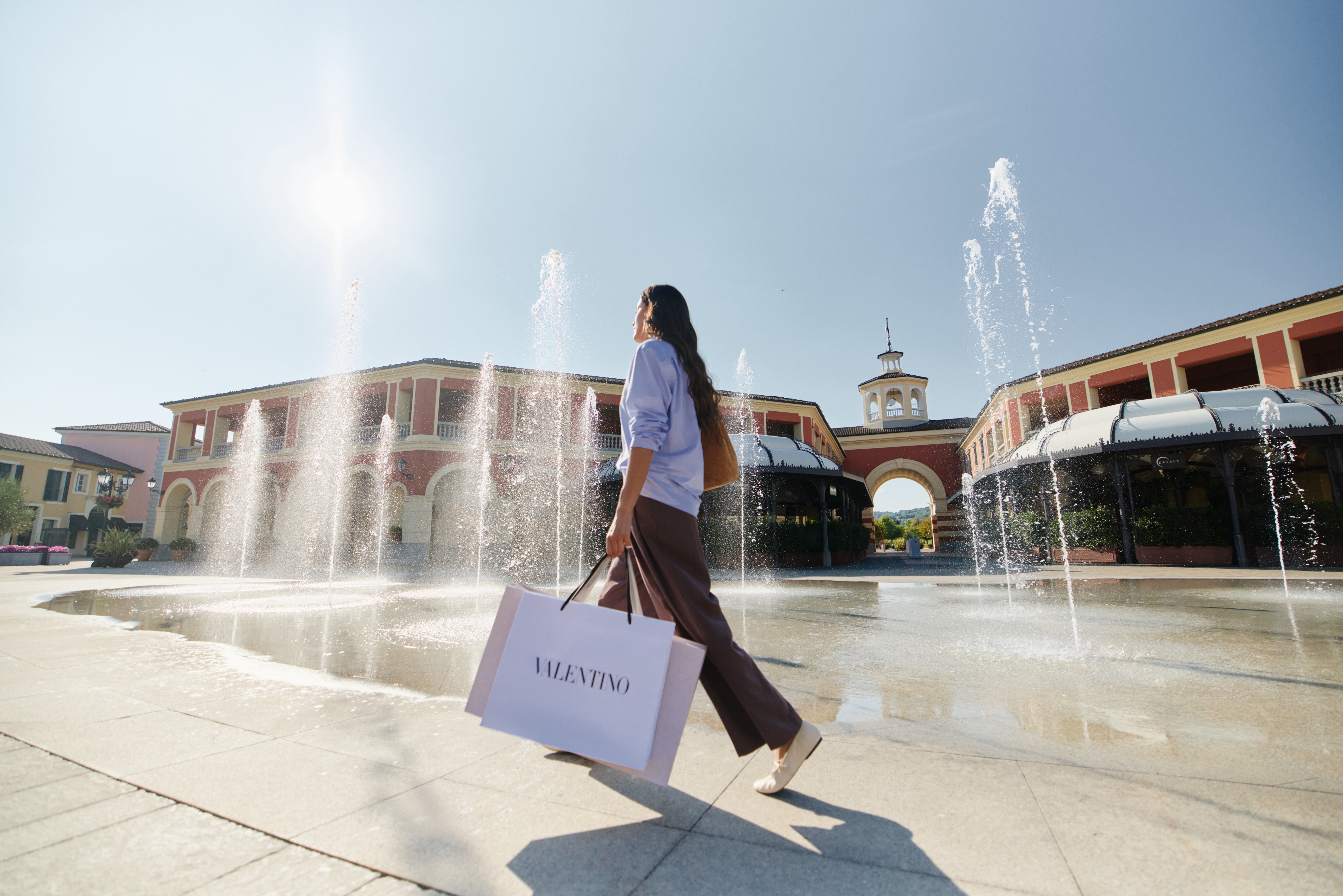 Open-air McArthurGlen destination outlet street